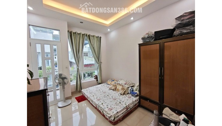 NHÀ CC - 4 TẦNG BTCT - SÁT MT  HUỲNH VĂN BÁNH - PHÚ NHUẬN – HẺM RỘNG – SỔ VUÔNG A4 – KHÔNG LỘ GIỚI - GIÁ 8.2 TỶ TL.