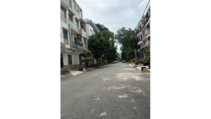 Chủ cần bán gấp đất nền hẻm xe tải 8m đối diện Bệnh Viện Quận Bình Tân 54m2 ( ngang 4,8 x 11.21m )
