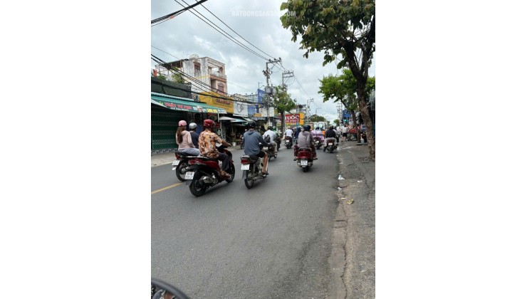 NHÀ BÌNH TÂN GIẢM SỐC 220 TRIỆU - CHỐT NGAY  5tỷ1  
 Vị trí vàng - ngay đường tên lửa