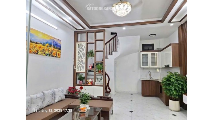 CHO THUÊ NHÀ 318 NGỌC TRÌ – 5 TẦNG , FULL NỘI THẤT, CHỈ 8 TRIỆU/THÁNG