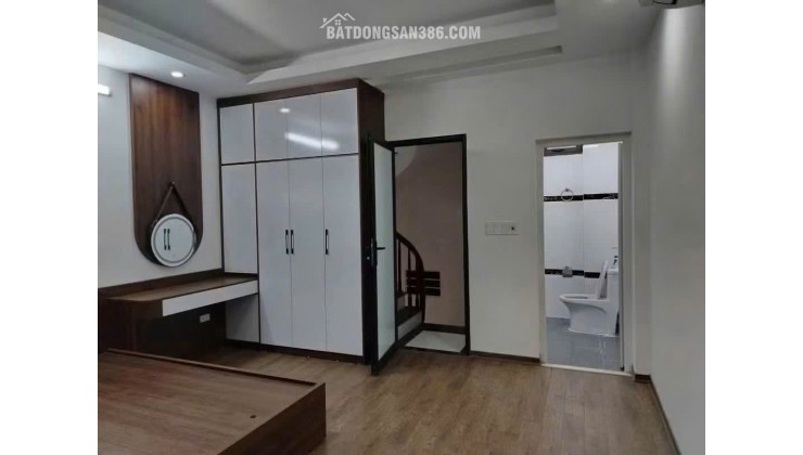 CHO THUÊ NHÀ 318 NGỌC TRÌ – 5 TẦNG , FULL NỘI THẤT, CHỈ 8 TRIỆU/THÁNG