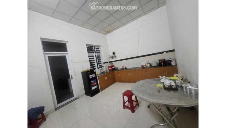 CHO THUÊ NHÀ NGUYÊN CĂN 150M² – CÓ SÂN ĐẬU Ô TÔ – GIÁ 6 TRIỆU/THÁNG