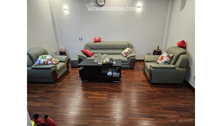 Cho thuê nhà riêng tại Tây Hồ, full nội thất xịn, chỉ xách vali vào ở (99 Âu Cơ)