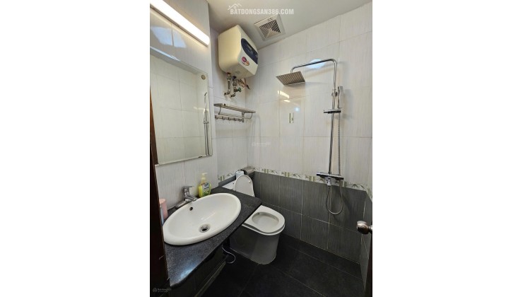 Cho thuê nhà riêng tại Tây Hồ, full nội thất xịn, chỉ xách vali vào ở (99 Âu Cơ)