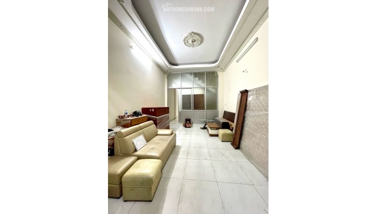 Ngay Nguyễn Thượng Hiền, nhà 3 tầng 80m2 mà giá chỉ nhỉnh 8Đ