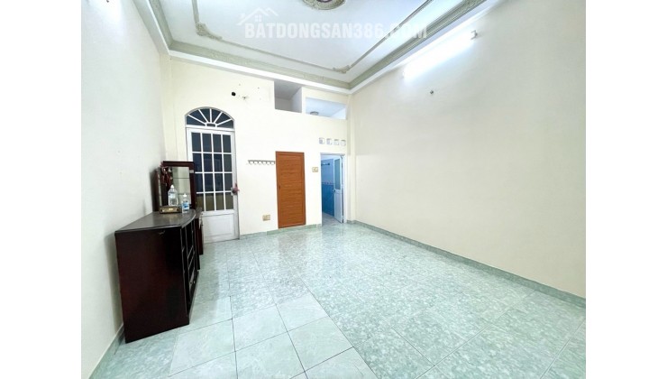 Sát mặt tiền đường Nguyễn Thượng Hiền, Bình Thạnh, nhà 3 tầng BTCT chỉ nhỉnh 8Đ