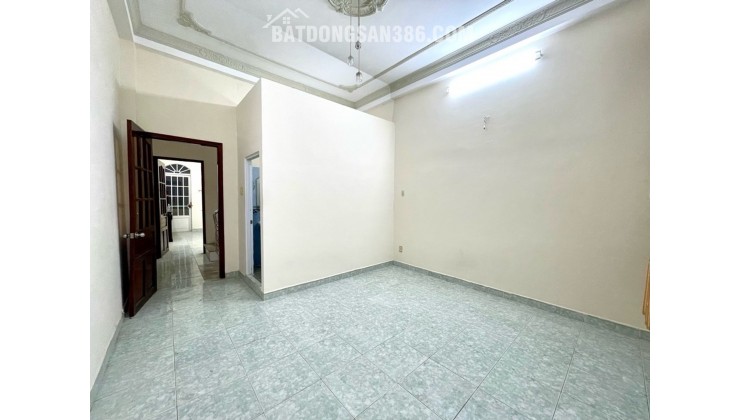Sát mặt tiền đường Nguyễn Thượng Hiền, Bình Thạnh, nhà 3 tầng BTCT chỉ nhỉnh 8Đ