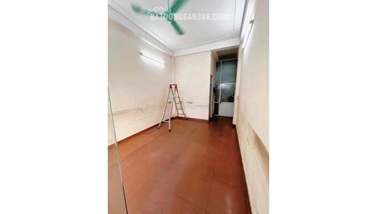 CHÍNH CHỦ CẦN CHO THUÊ MẶT BẰNG TẦNG 1 – Ô TÔ TRÁNH NHAU TẠI TRUNG HÒA, CẦU GIẤY.