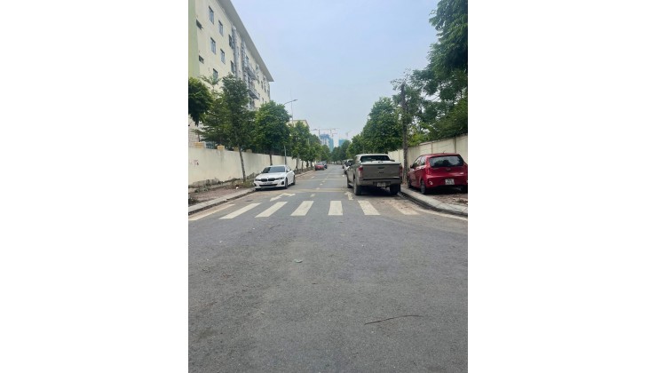 Trung tâm LÊ VĂN HIẾN 44m2  7.95 Tỷ LIỀN KỀ: HV TÀI CHÍNH + ĐH MỎ + CẢNH SÁT ND + BV ĐK PHƯƠNG ĐÔNG - PHÂN LÔ - Ô TÔ ĐỖ CỬA - NGÕ THÔNG - KINH DOANH