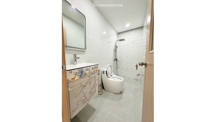 Huỳnh Thiện Lộc Tân Phú DT: 4x16m -3PN lớn gần trường học các cấp.