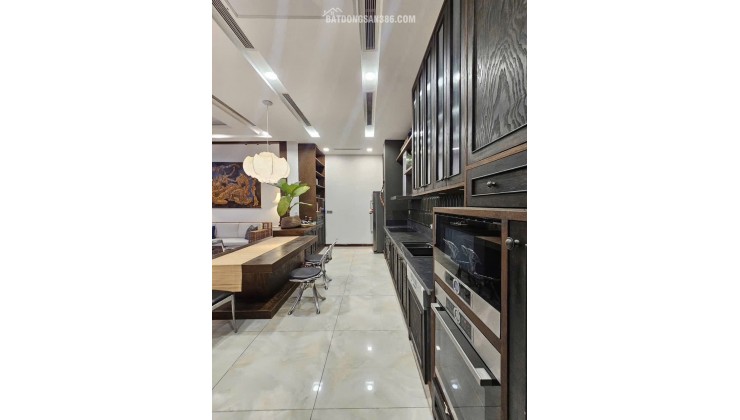  Cho Thuê Biệt thự Thảo Điền, Quận 2, 3 tầng, 3 phòng ngủ và 4 WC.