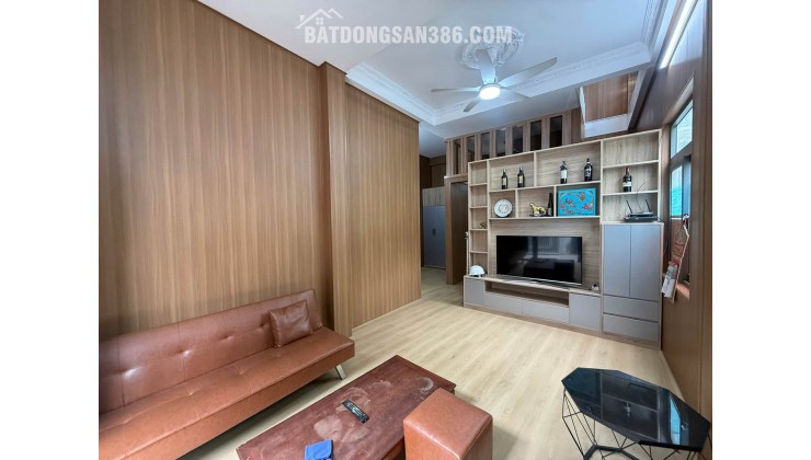 Nhà 2 tầng kiệt Trần Cao Vân, có chổ đậu Ô TÔ thoải mái chỉ vài bước chân