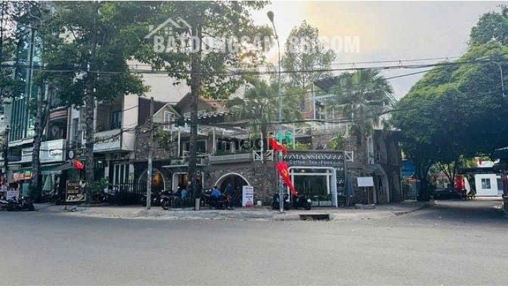 Định cư nước ngoài bán đất tặng quán cà phê 3 mặt tiền.