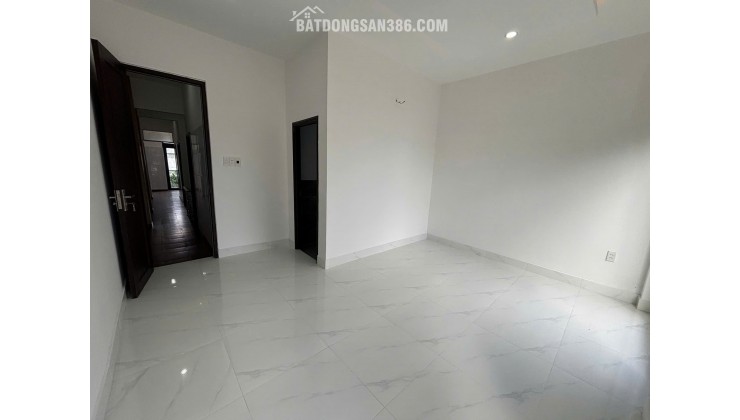 Bán nhà 2 tầng đường Giáp Văn Cương - Cách biển 70m