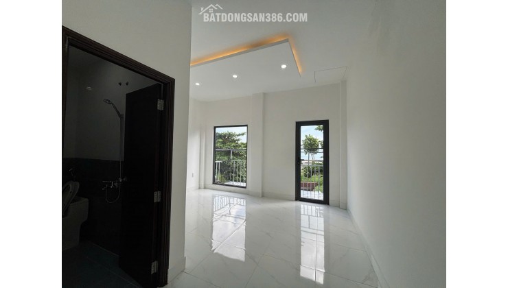 Bán nhà 2 tầng đường Giáp Văn Cương - Cách biển 70m