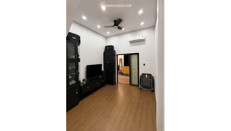 NHÀ NHO NHỎ TRONG CON NGÕ TO TO -25m2 CHỈ 4tỷ là ENTER
