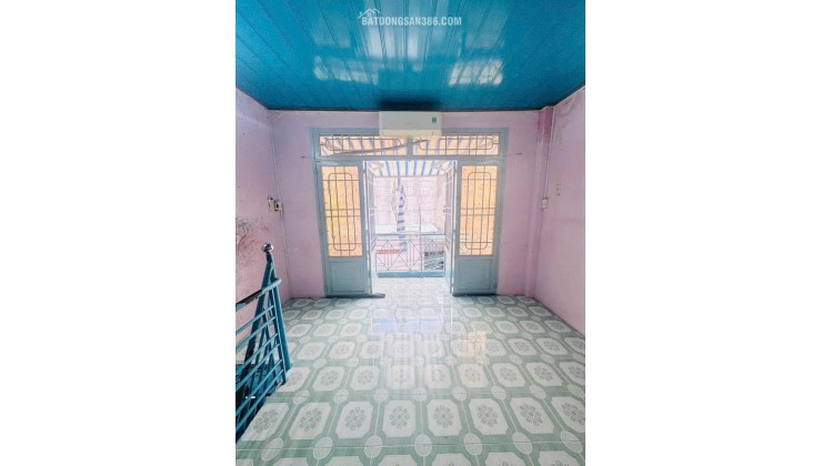 BÁN NHÀ SIÊU PHẢM BẾN VÂN ĐỒN, Q4, 3 TẦNG, 4 x 8, 2.X TỶ