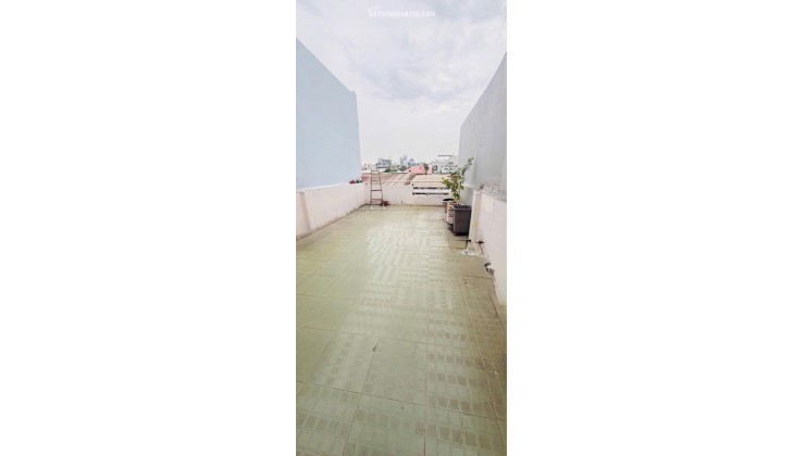 Hẻm nhựa 8M ko lộ giới.  Dt: 4x17m Hoà Bình Tân Phú sát chợ Cây Keo