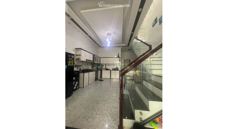 Bán nhà 3 tầng cách biển Nguyễn Tất Thành chỉ 800m