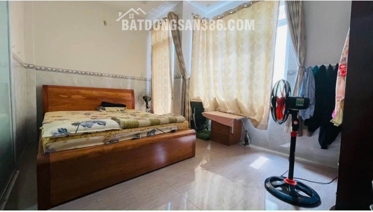 Lạc Long Quân Tân Bình nhà 5 Tầng BTCT mà giá chỉ nhỉnh 5Đ