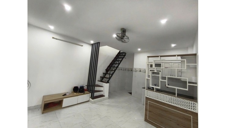 Bán nhà kiệt gần 205 Nguyễn Hoàng thông 266 Hoàng Diệu, gần Nguyễn Văn Linh, cách kiệt lớn 1 căn nhà, dễ đi, tiện ích khu VIP Hải Châu