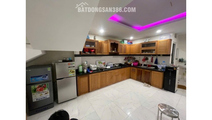 Bán căn nhà 3 tầng đường 7.5 m cách biển chỉ 800 m