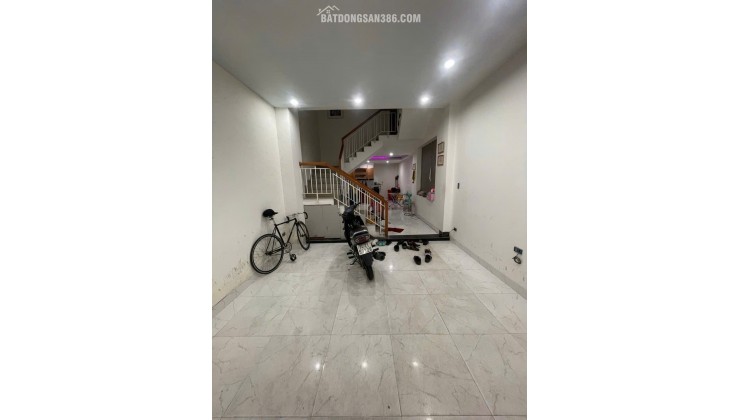 Bán căn nhà 3 tầng đường 7.5 m cách biển chỉ 800 m