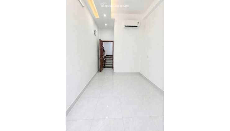 Mặt tiền Phan Đăng Lưu Bình Thạnh, 4 tầng nhà đẹp kiên cố chỉ hơn 6Đ