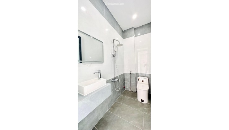 Vị trí đẹp, hẻm xe hơi cách 20m ra mặt tiền Tống Văn Trân, Khuông Việt, giáp quận Tân Bình,