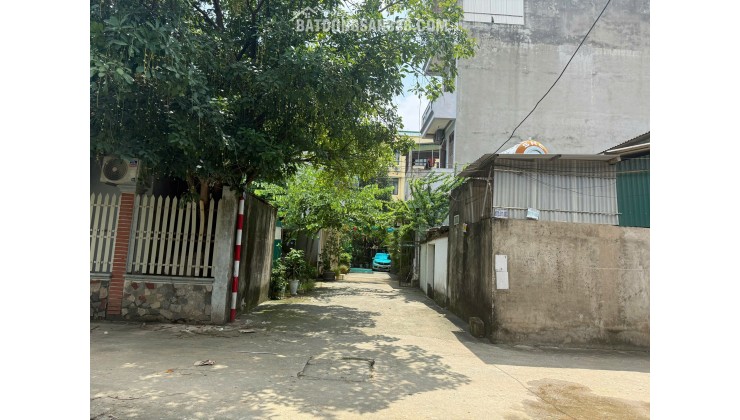 Bác em cần bán gấp mảnh đất tập thể cạnh trường THPT Thạch Thất