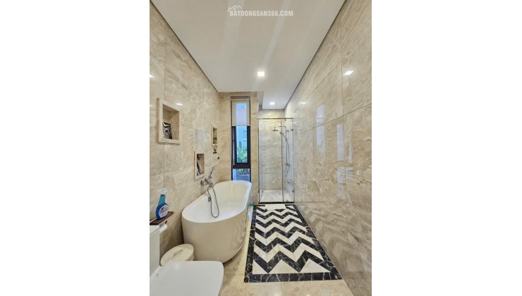  Cho Thuê Biệt thự Thảo Điền, Quận 2, 3 tầng, 3 phòng ngủ và 4 WC.