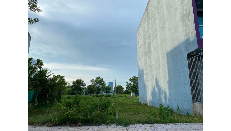 Bán Đất Nền sổ hồng riêng 100m2 kênh view sông giá 1,4 tỷ còn thương lượng