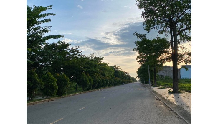 Bán đất nền view sông 100m2 sổ hồng riêng Đức Hòa Long An