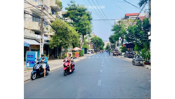 Nhà 2 tầng cách 1 căn ra mặt tiền đường Thống Nhất chỉ 2Đ hơn