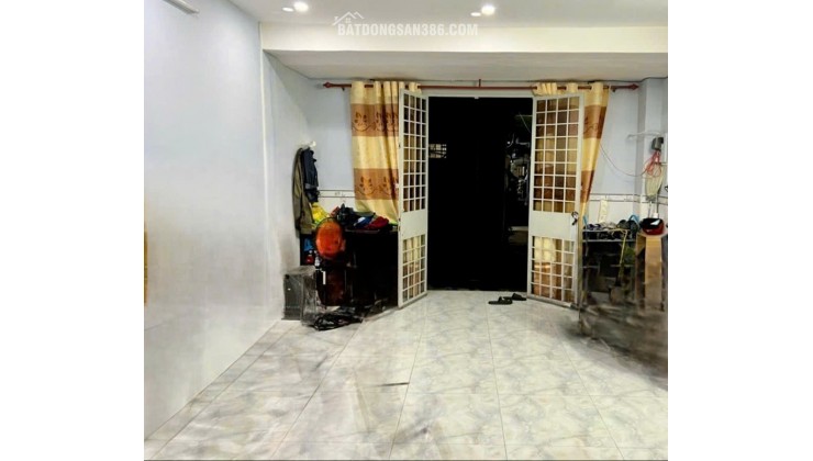Nhà 2 tầng cách 1 căn ra mặt tiền đường Thống Nhất chỉ 2Đ hơn