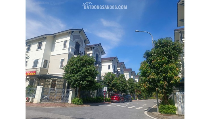 Bán Biệt thự song lập 135m2 giá chung cư ngay cạnh Long biên