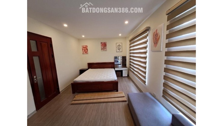 Bán nhà Bát Khối lô góc 8 tỷ 36m ô tô qua nhà,sổ đỏ long biên