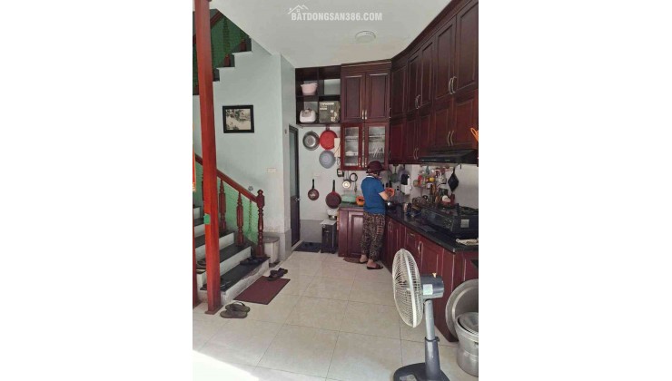 Phố Trạm 7 tỷ ô tô đỗ cửa nhà,sổ đỏ long biên