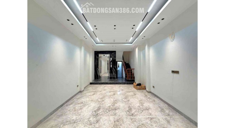 Bán nhà Long Biên 9 tỷ 40m Gara,Thang máy,nhà mới