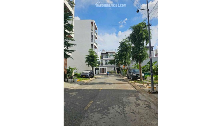BÁN ĐẤT TẶNG NHÀ GẦN 100M2 - CẠNH MẶT TIỀN TÔ NGỌC VÂN - HXT, CHỈ NHỈNH 5 TỶ