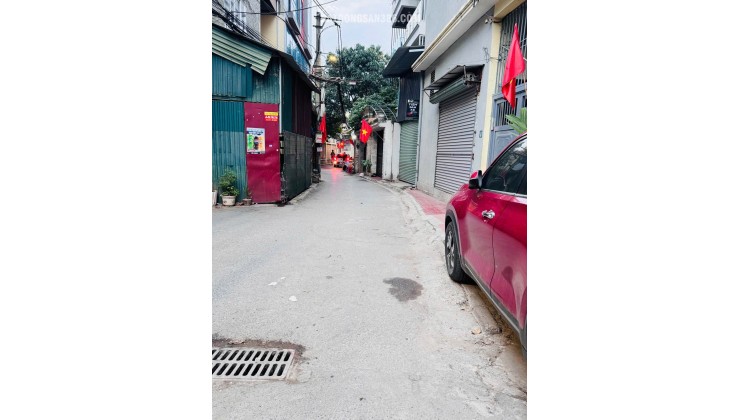 HÀNG HIẾM BÁN ĐẤT NGUYỄN VĂN LINH, LONG BIÊN  SAU 1 NHÀ RA Ô TÔ TRÁNH  KHU VỰC ĐANG PHÁT TRIỂN 31M²  MT 3,5M  4,6 TỶ.