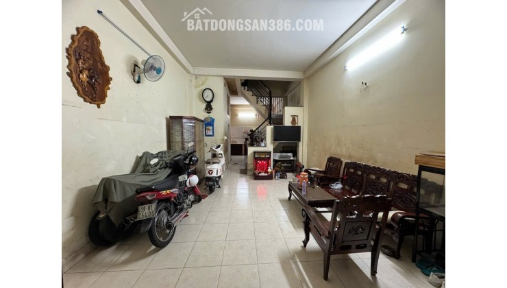 Bán nhà Lạc Long Quân hẻm xe hơi, 60m2, 4 tầng BTCT, giá 8,9tỷ
