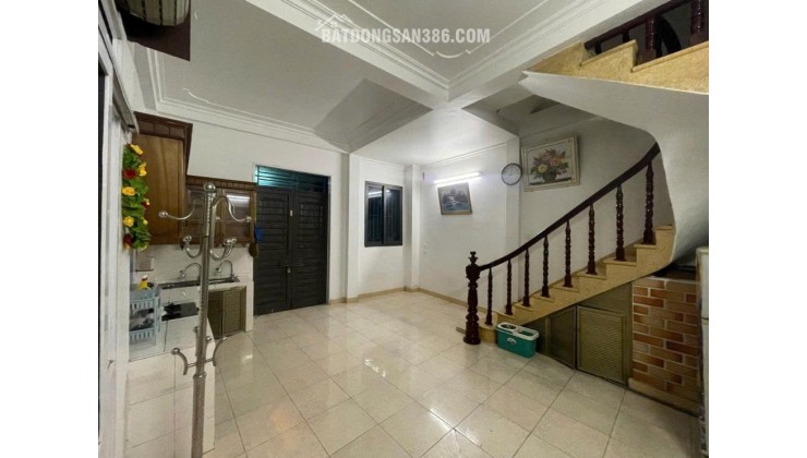 Cần cho thuê nhà hộ gia đình riêng biệt tại địa chỉ nhà Tổ 2, số nhà 56, ngõ 219 phố Định Công Thượng, Hoàng Mai, TP Hà Nội.