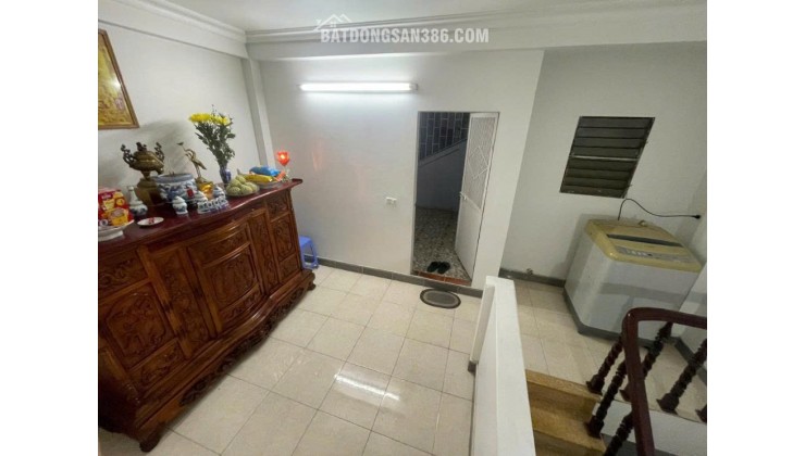 Cần cho thuê nhà hộ gia đình riêng biệt tại địa chỉ nhà Tổ 2, số nhà 56, ngõ 219 phố Định Công Thượng, Hoàng Mai, TP Hà Nội.