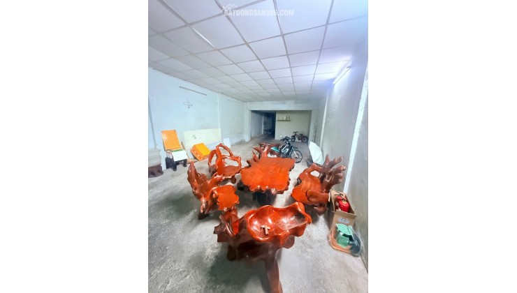 Nhà ngay chợ Hoàng Ngọc Phách, 79m² ngang 5.1 nở hậu chỉ 6.x Đ