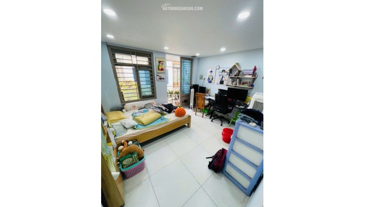 Nhà đẹp 2 tầng ở ngay TÂY THẠNH 40m² HẺM XE HƠI đổ cửa giá chỉ 5Đ nhỏ