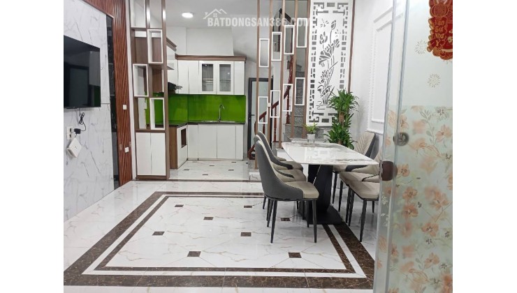Căn nhà 5 tầng 30m Phúc Lợi 5.6 tỷ,sổ đỏ Long Biên