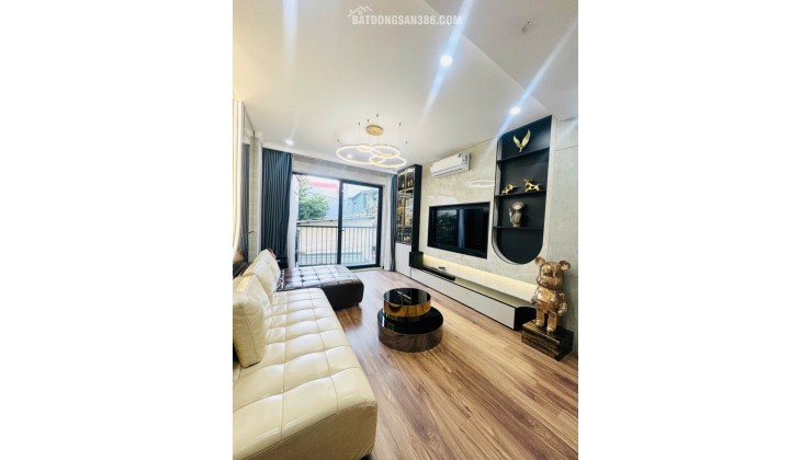 Bán nhà Ngọc thụy 11 tỷ 40m ô tô gara,thang máy,sổ đỏ Long Biên