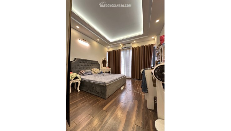 Ô tô đỗ cửa Bát Khối 8 tỷ xây dựng kiên cố