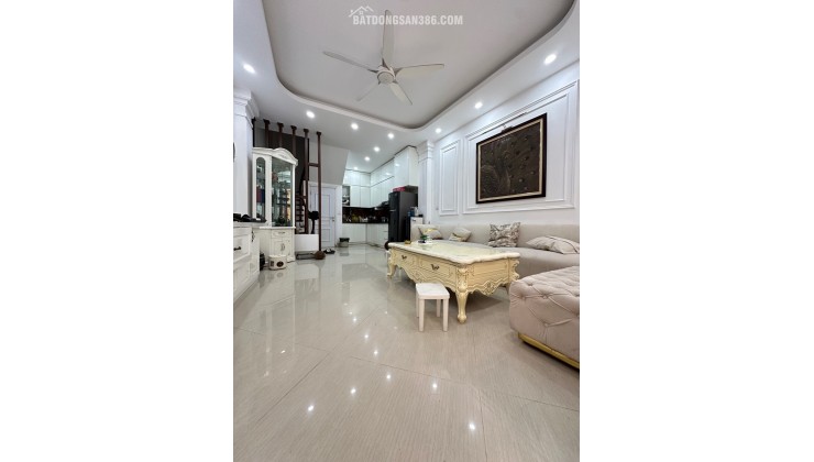 Ô tô đỗ cửa Bát Khối 8 tỷ xây dựng kiên cố